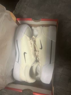 Nike women’s court legacy lift