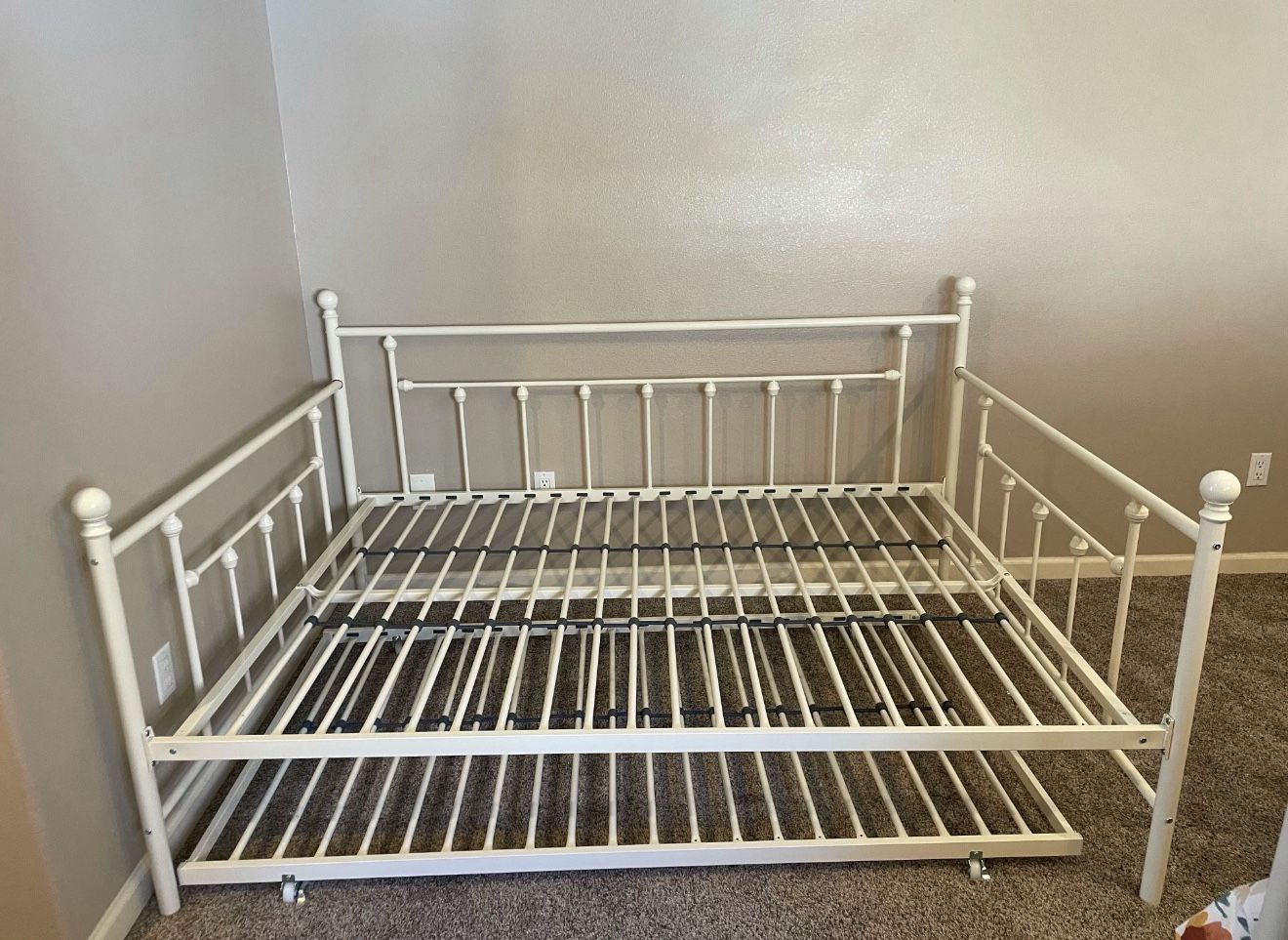 Full Size Day Bed With Trundle