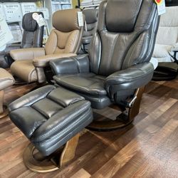 Hana Leather Swivel Chair