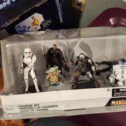 Disney Parks Exclusive Mandalorian figurine set