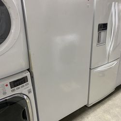 FRIGIDAIRE UPRIGHT FREEZER