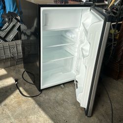 Mini Fridge 
