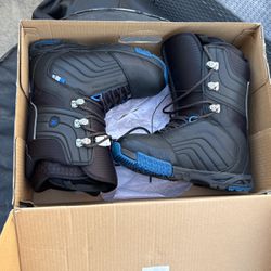 Size 9 DC Snowboard boots