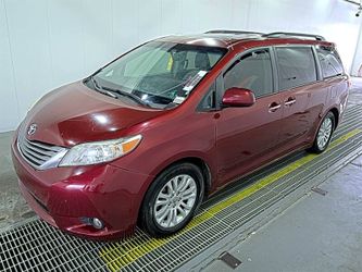 2016 Toyota Sienna XLE 8-Passenger LEATHER / MOON ROOF TOYOTA SIENNA