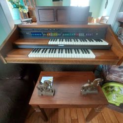 Pageant Lowrey Organ Piano
