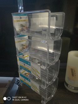 Plastic Wine holder (4"x8"x4")