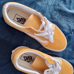 women 10 popout with VANS