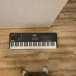 AKAI MPK261 keyboard/synth/midi Controller