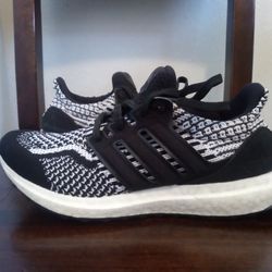 New Size 5.5 Men's. 7 Women $40