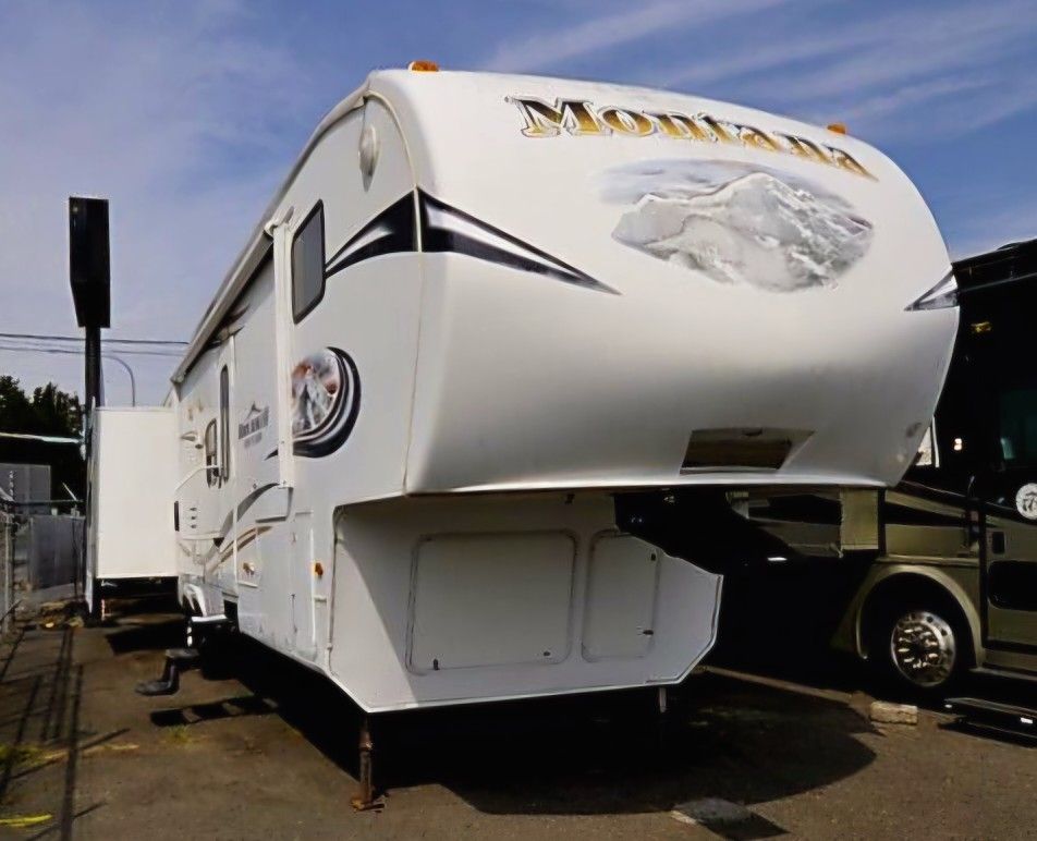 2011 Keystone Montana 345DBQ