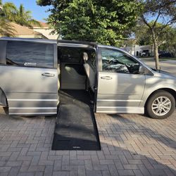 2014 Wheelchair Accessible Van – Side Entry Ramp