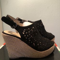 Women’s Faux Suede Laser Cut Out Espadrille Wedge Sandal; Size 6.5