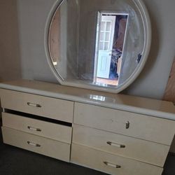 Dresser With Mirror & 2 Nightstands