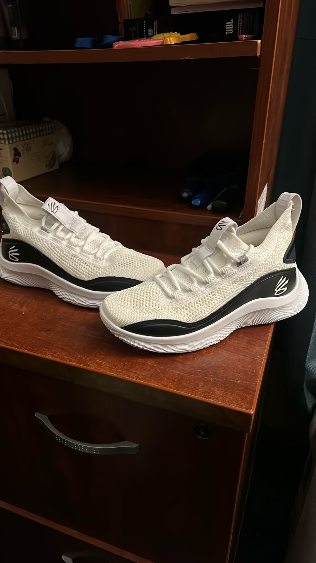 Curry Shoes Size Men’s 7.5 Women’s Size 9