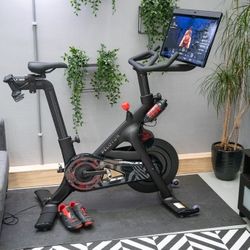 Pelaton Plus+ With Accessories