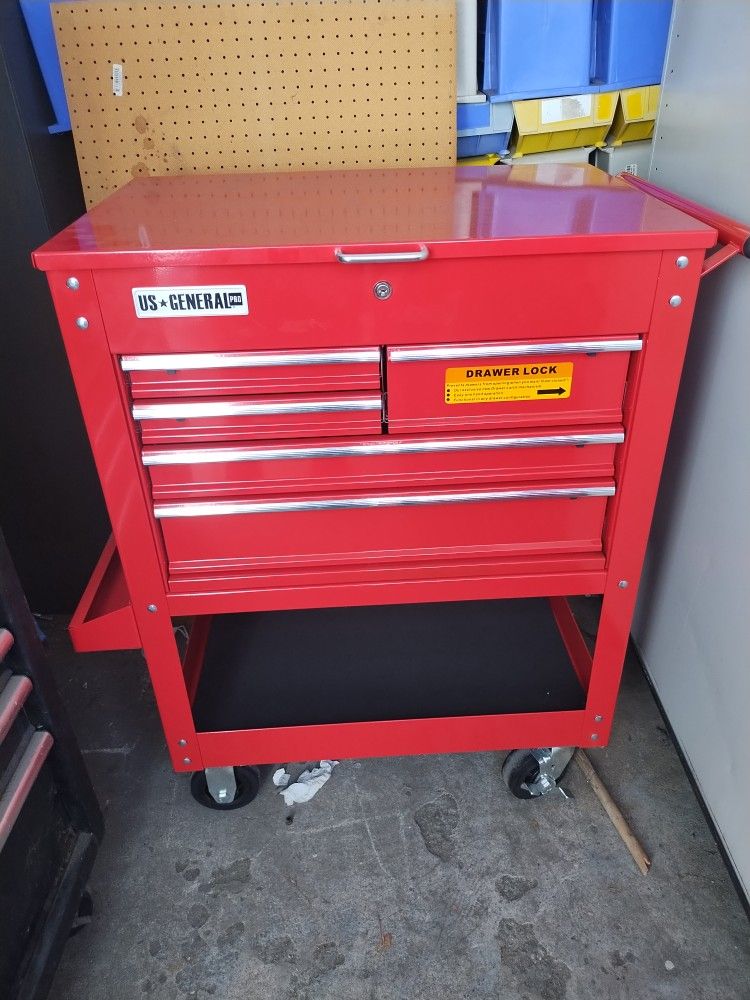 US General Tool Box Mobile 5 Drawers With Key. Never Use New Condition. I Can Deliver For Extra.