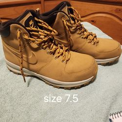 Nike Manoa Men's Leather Boots. Size 7.5