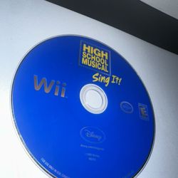 Disney High School Musical: Sing It (Nintendo Wii, 2007) (Disc only)