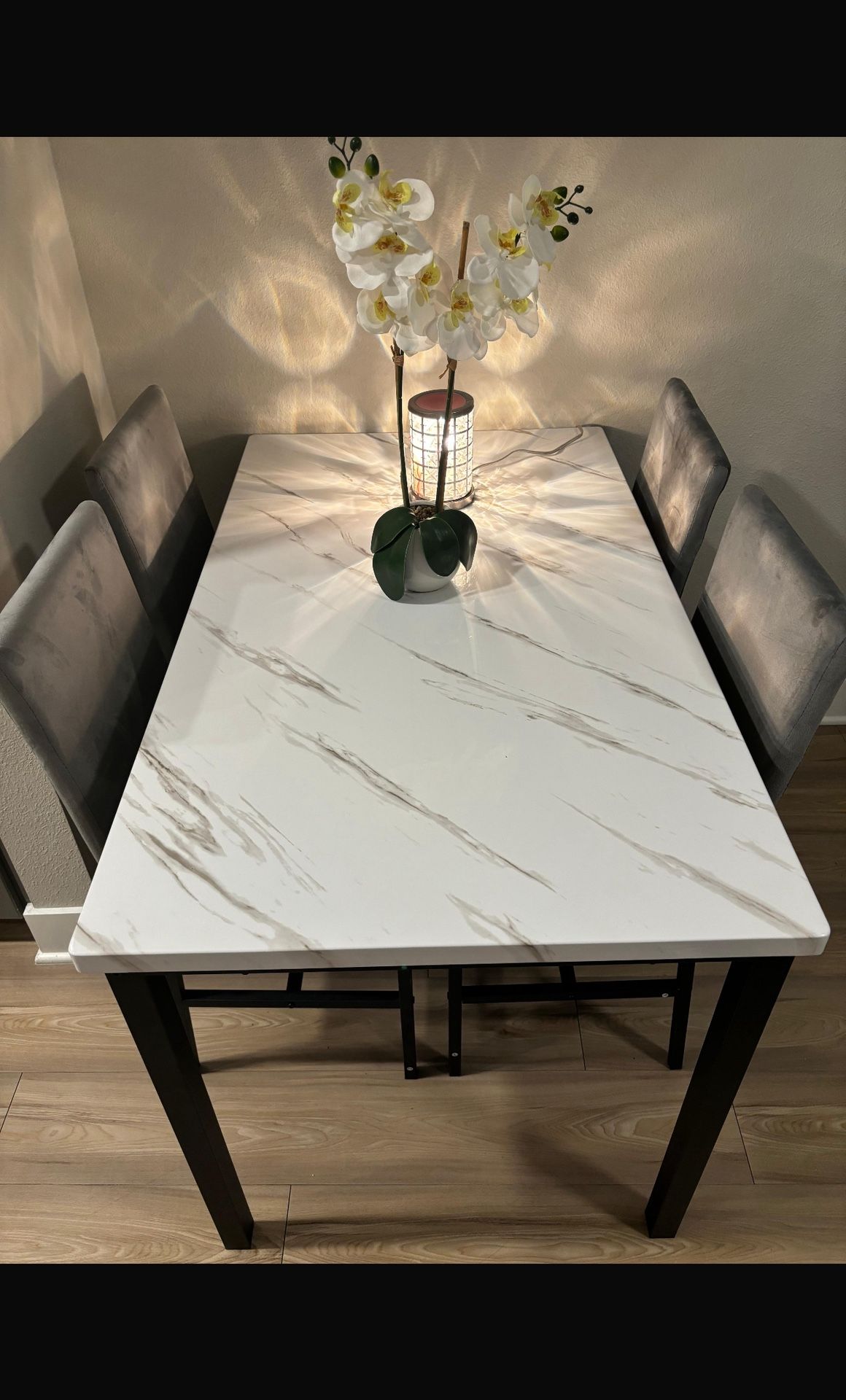 Table With 4 Chair
