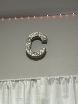 C wall decor 