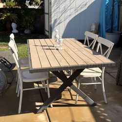 Outdoor dinning table