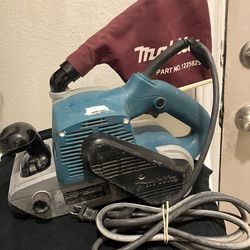 MAKITA 4X24 BELT SANDER