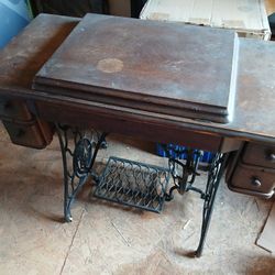 Singer Sewing Machine No. 127