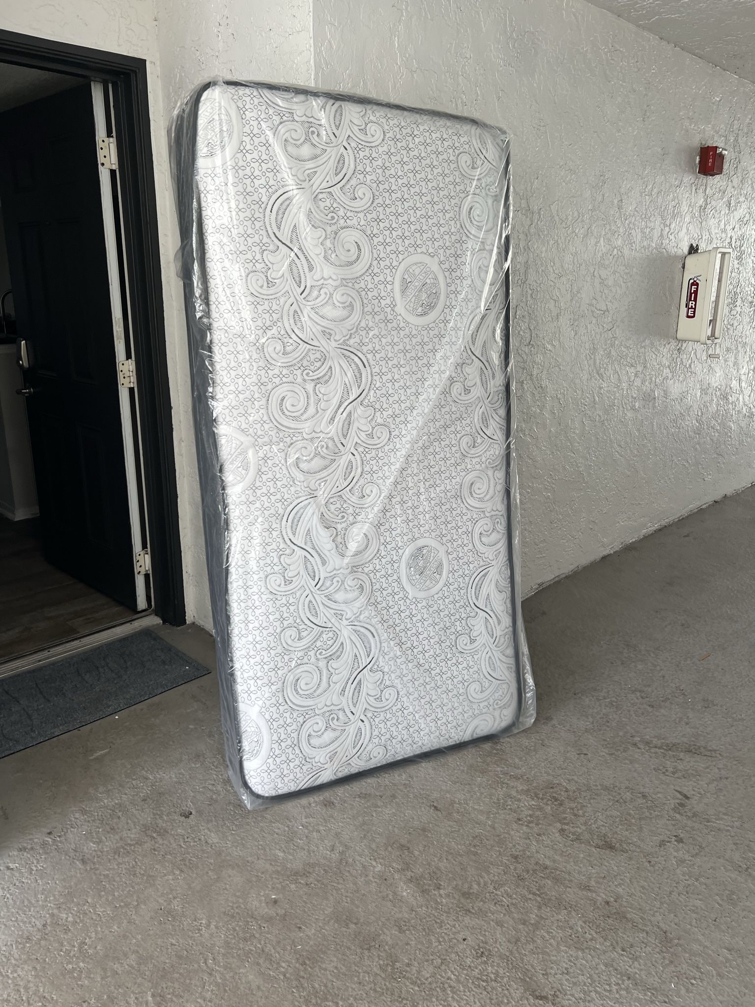 Mattresses: twin, full , queen regular , Colchon Nuevo Colchones plush or pillow top available cama bed mattress