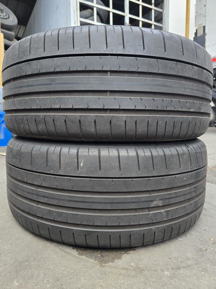 (2) 255 35 21 Pirelli Tires