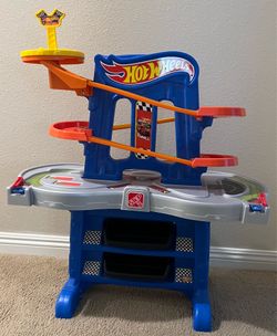 Step2 Hot Wheels Raceway