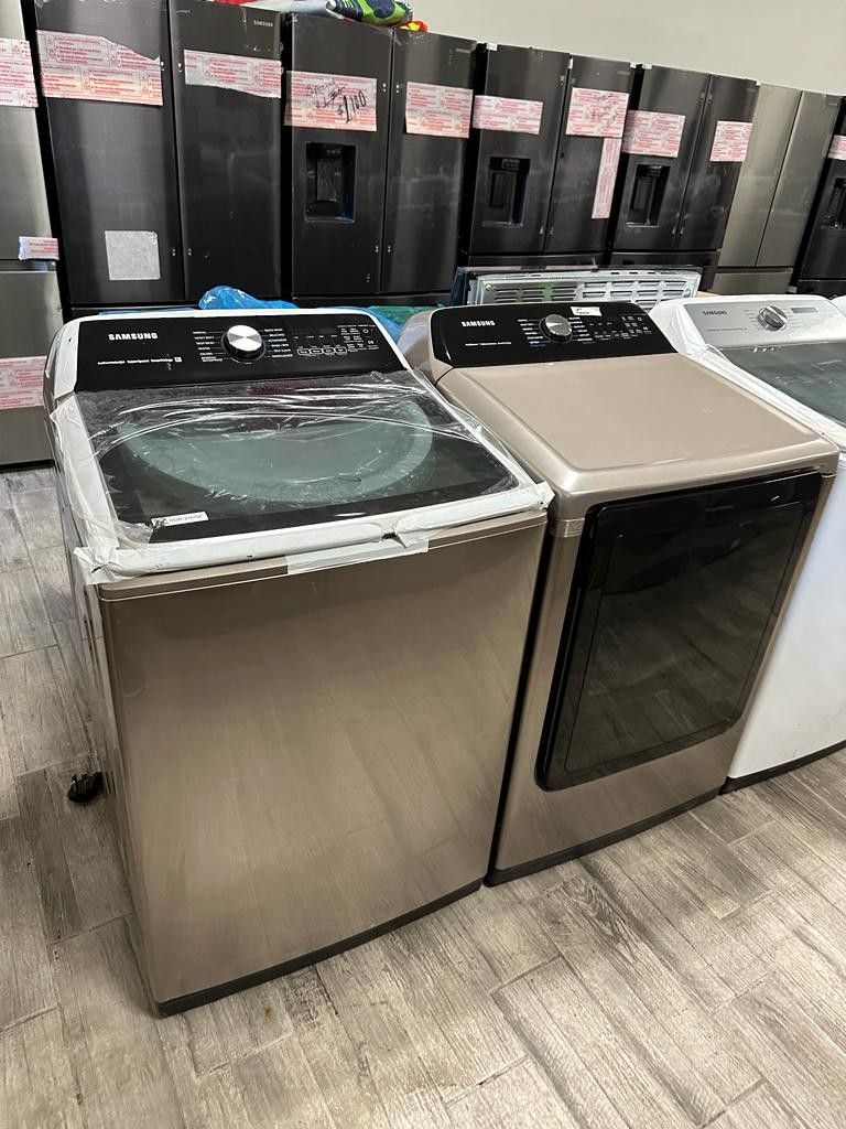 Samsung champagne washer and dryer set gas dryer for Sale in Phoenix, AZ OfferUp