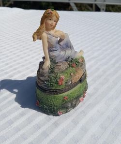 VINTAGE TRINKET BOX