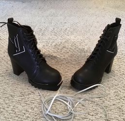 PRICE REDUCED Italian Leather. Block Heel. Ankle https://offerup.co/faYXKzQFnY?$deeplink_path=/redirect/ Size 41 (US 11) NIB