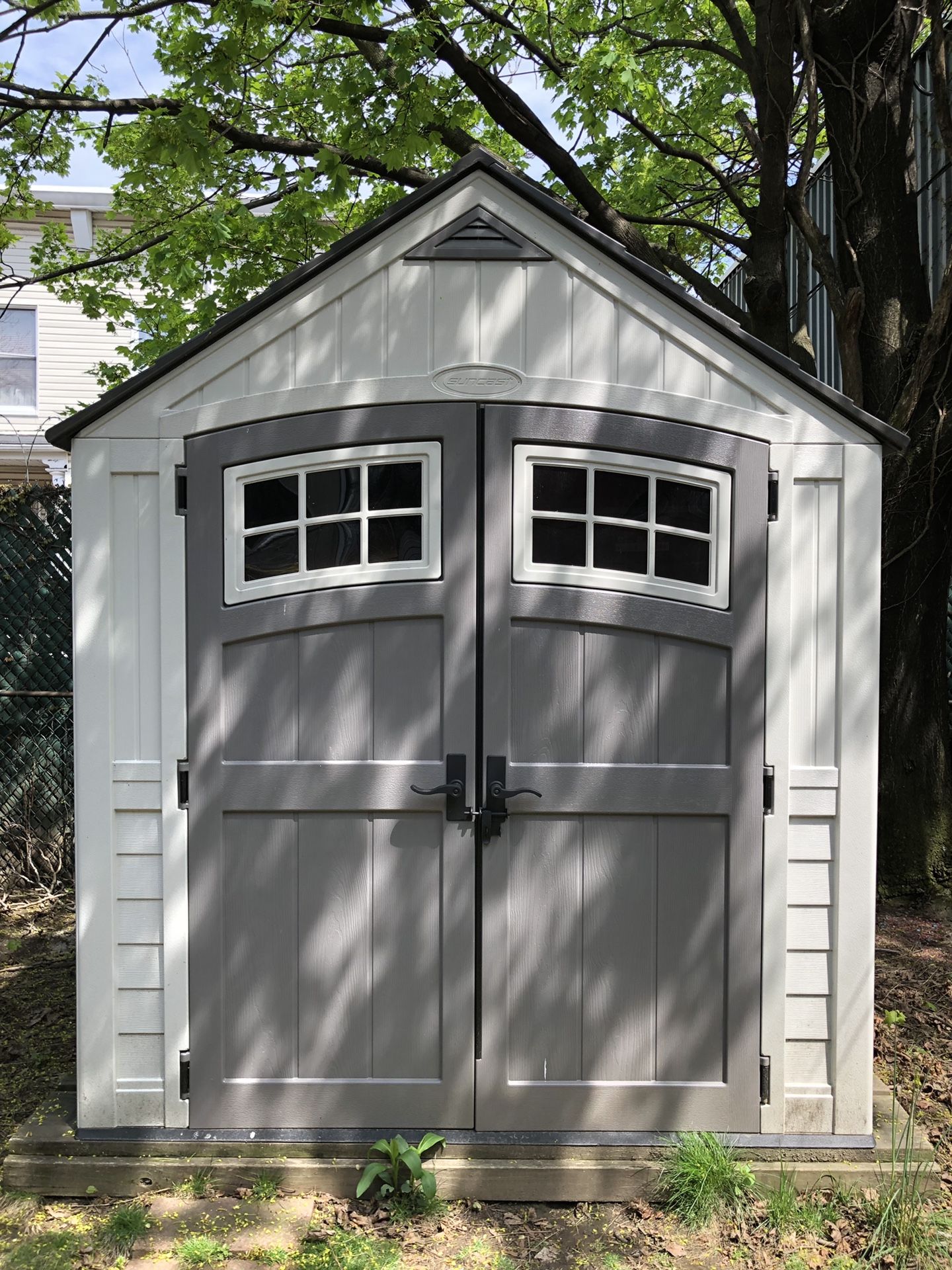 1250$ Suncast 7' x 7' Cascade Storage Shed - Outdoor Storage for Backyard Tools and Accessories - All-Weather Resin Material, Transom Windows and Sh