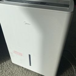 Midea 30 Pint Dehumidifier FIRE SALE