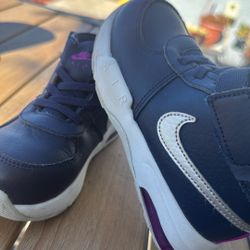 Nike goaterra sneakers size 9.5 Kids