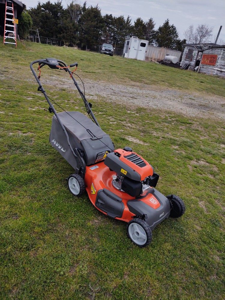 Husqvarna HU800AWD Self-propelled Lawn Mower With A 22"Cutt, Has The Honda Engine, Asking $300 obo..