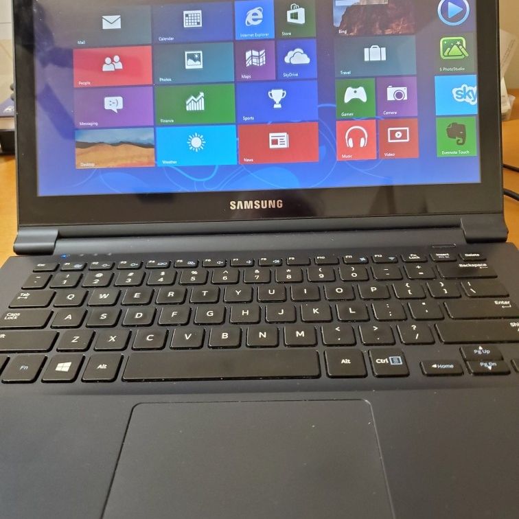 Samsung  915S LAPTOP.