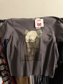 Kaws x Uniqlo “Passing Through” Grey T Shirt Brand New