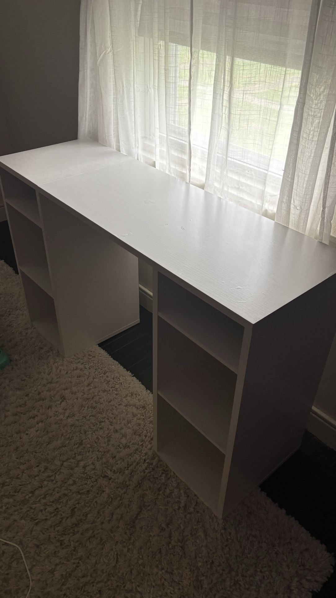White Desk With Cubes