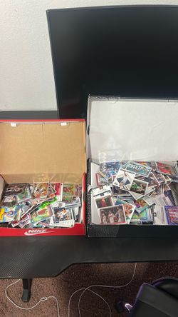 2 full shoe boxes of basketball cards✅