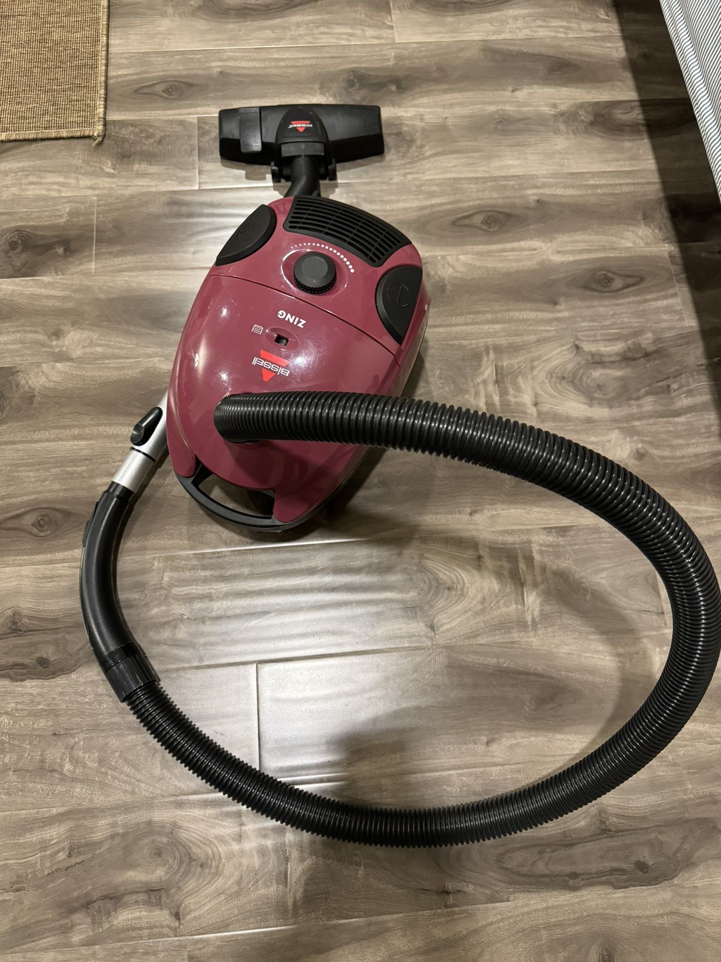 Bissell Vacuum Cleaner/Aspirateur