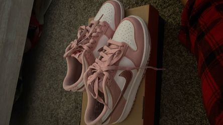 Pink low dunks 6.5y