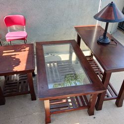 Table Set With Lamp