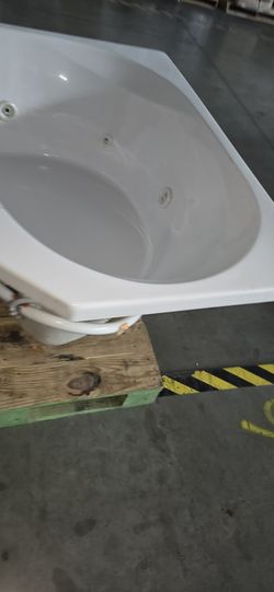 Whirlpool Tub - Jetted 60" X 60"