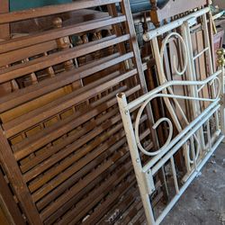 White Metal Frame Single Day Bed