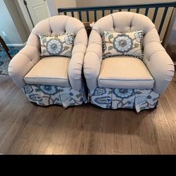 2 Swivel Chairs 
