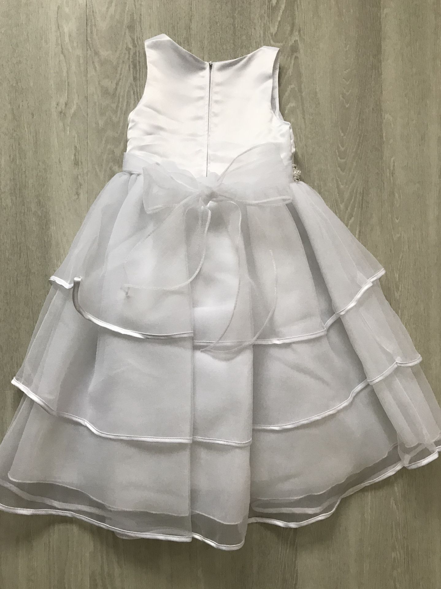 Formal Dress / Communion Dress for kid Size 8 and veil