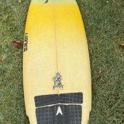 Rusty Dwart Surfboard 5’ 10”