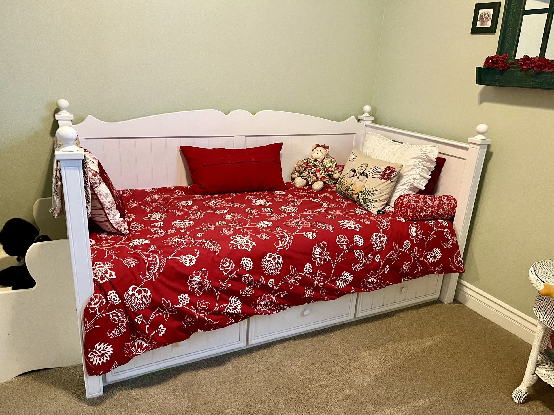 White Wooden Twin Sized Trundle Bed